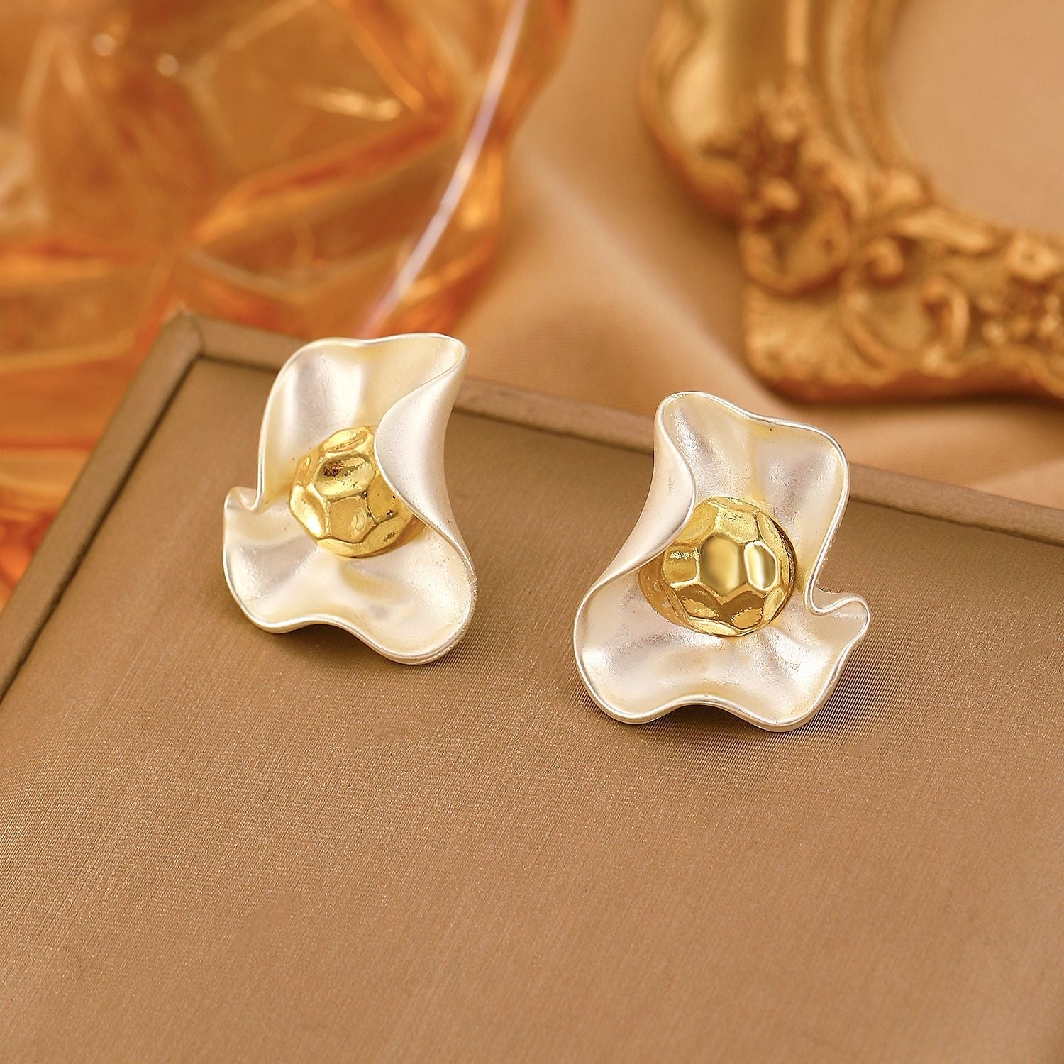 Flower plating alloy ear studs