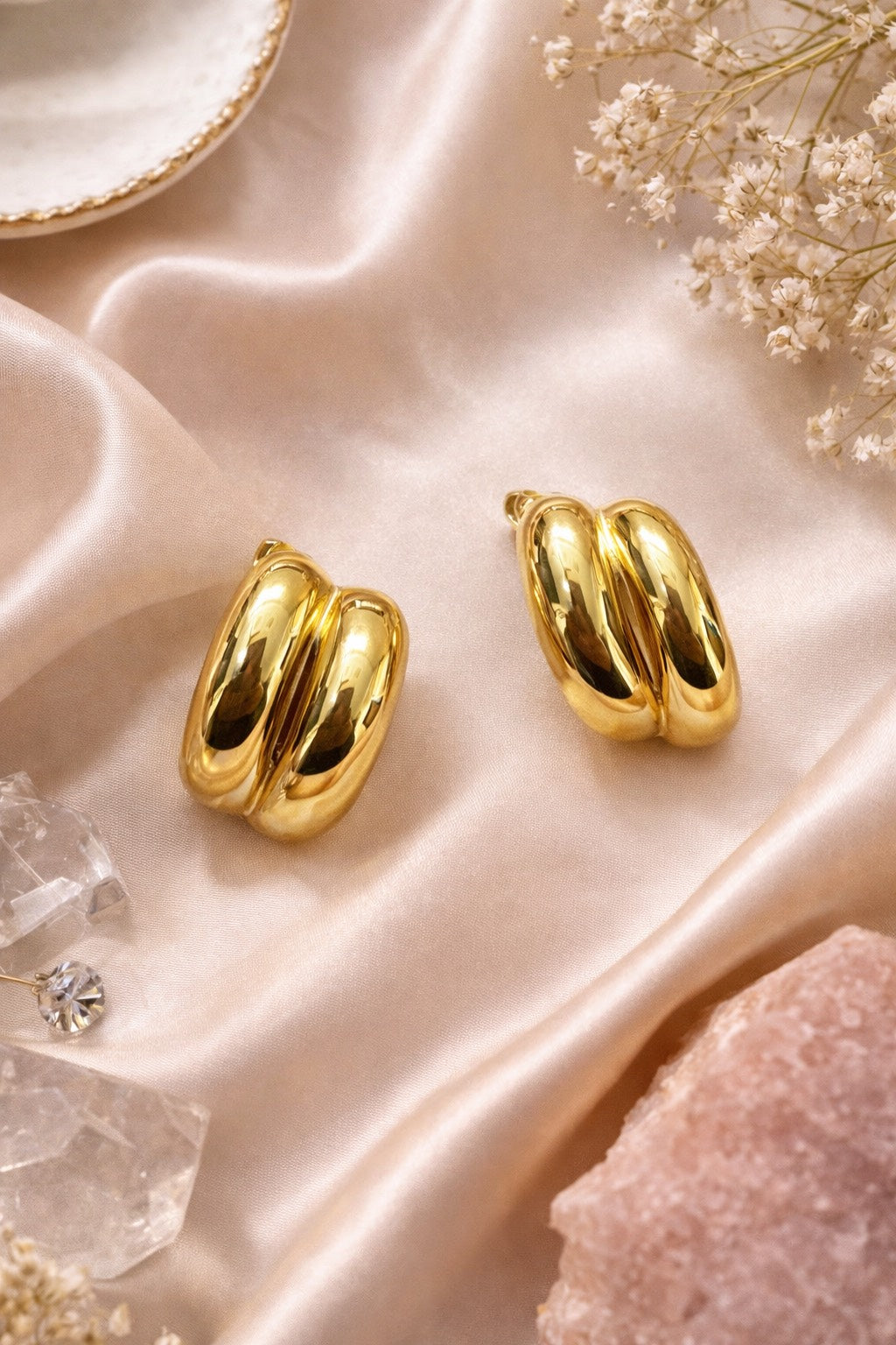 Modern Gold Curve Stud