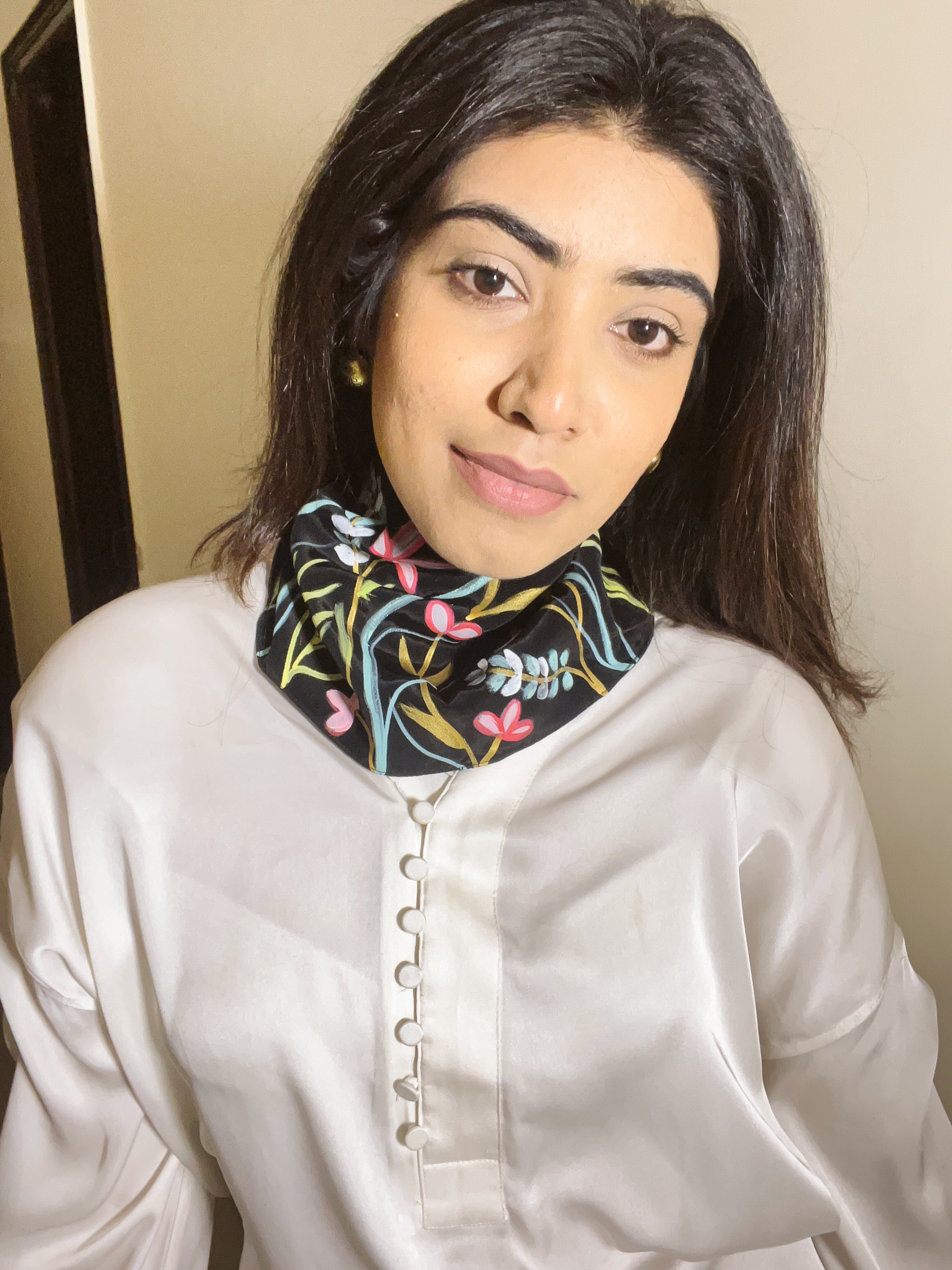 BLACK FLORAL NECKPIECE