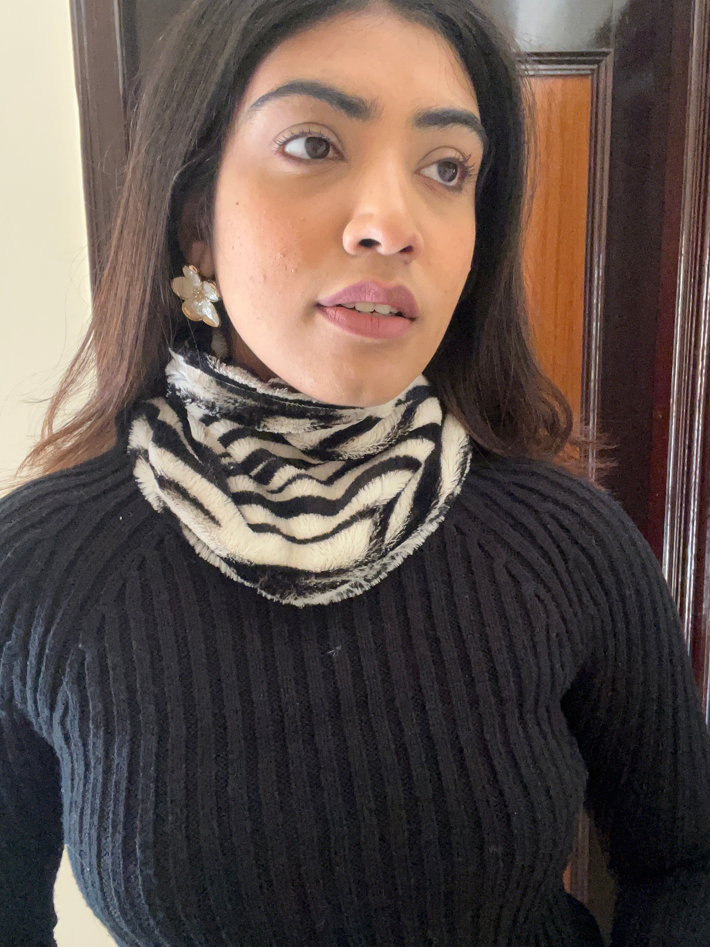 BLACK AND WHITE MUFFLER