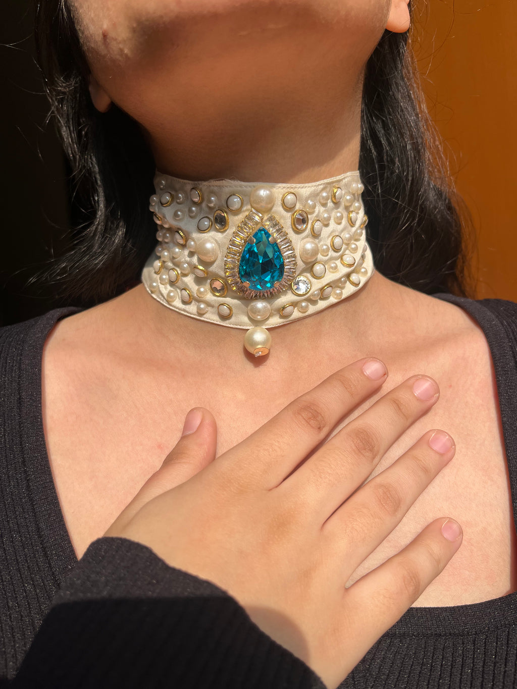 STONE AND PEARL CHOKER