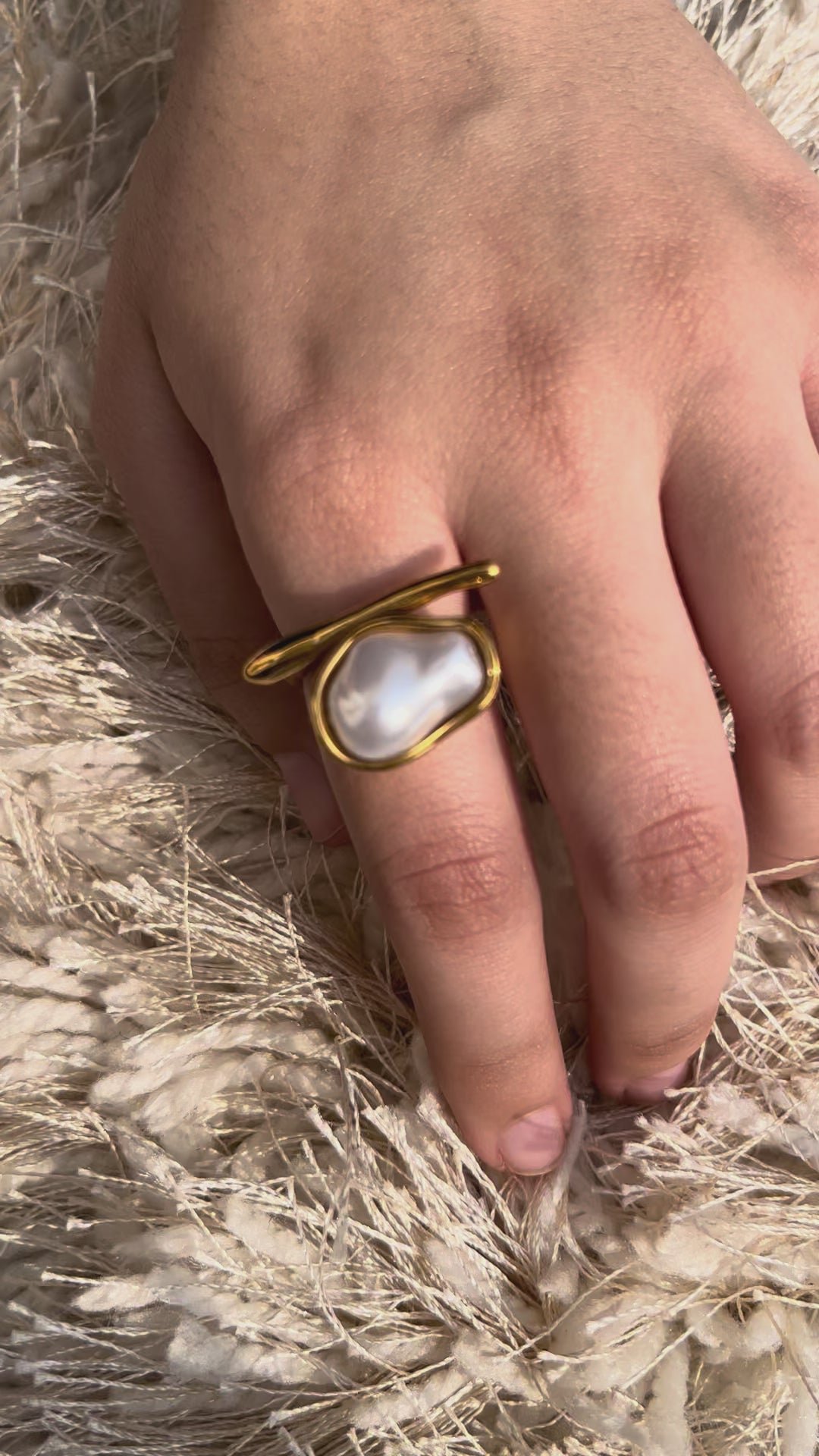 OVAL SHAPE PEARL RING