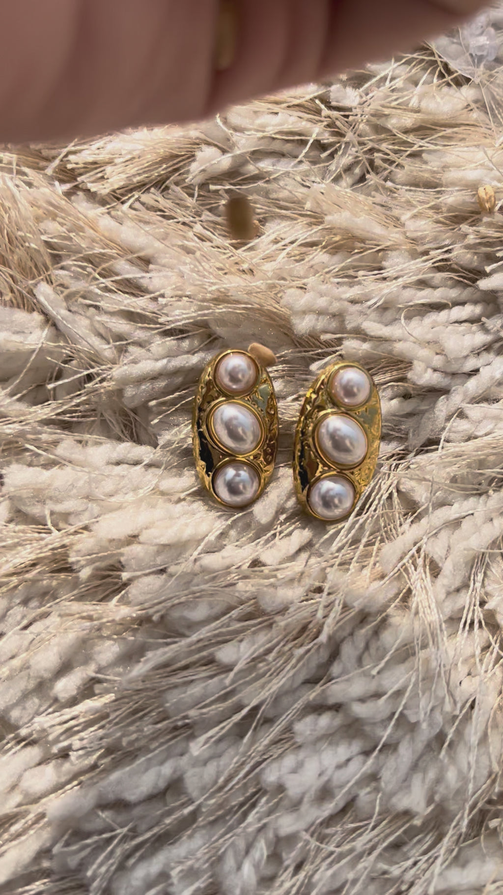 OVAL PEARL STUD