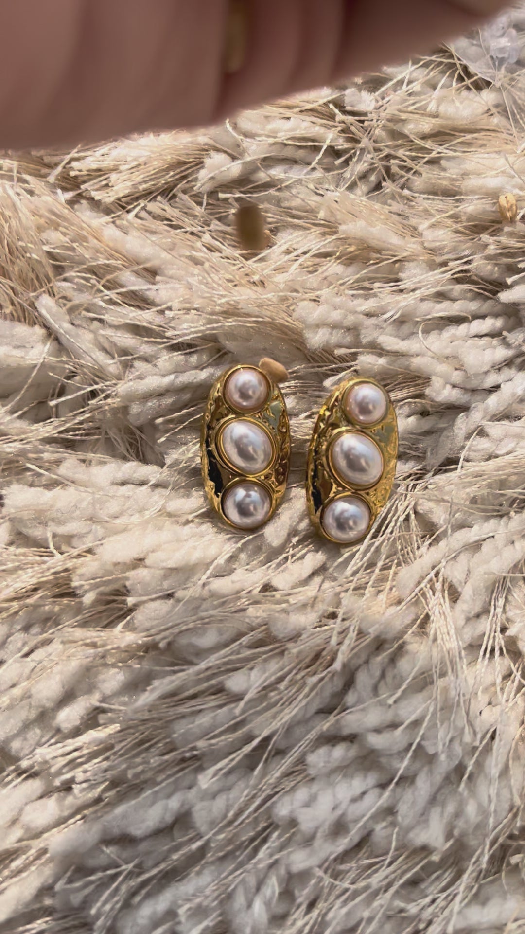 OVAL PEARL STUD